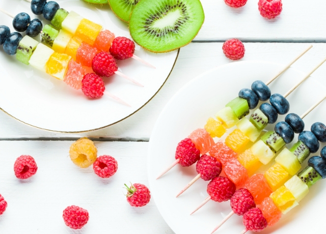 Szivárványos gyümölcsnyárs