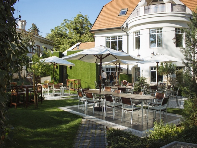 Vasárnaptól családi piknikekkel várja vendégeit a gyönyörű budai villában és mesés kertjében az Émile Vasárnaptól családi piknikekkel várja vendégeit a gyönyörű budai villában és mesés kertjében az Émile