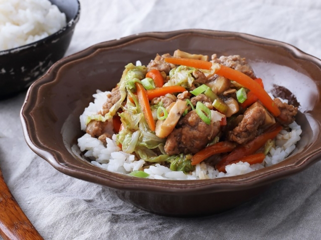 Ismeritek a chop suey-t? Ez a kínai rizses hús, egy igazi maradékmentő fogás!