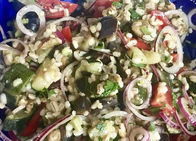 Íme egy különleges mediterrán saláta a vega nap alkalmából!