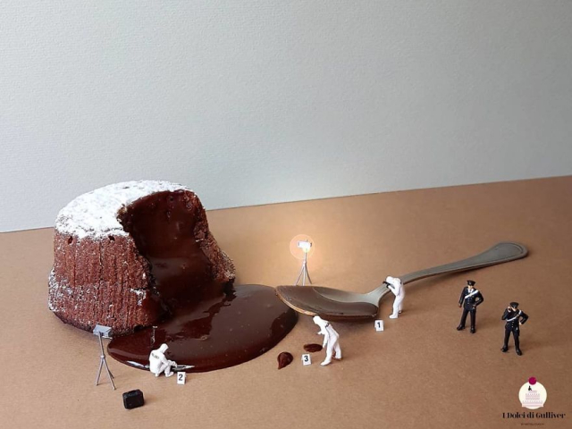 Óriás desszertek miniatűr emberekkel