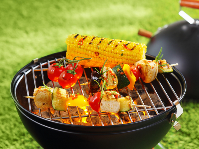 Faszenes grill egyszeregy – tanácsok, ha most vágnál bele a kerti grillezésbe