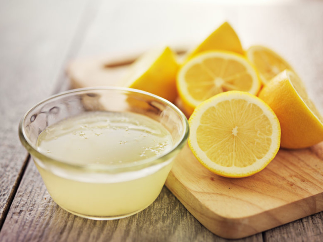 4 jó okunk van arra, hogy miért tegyünk egy gerezd citromot az éjjeliszekrényünkre