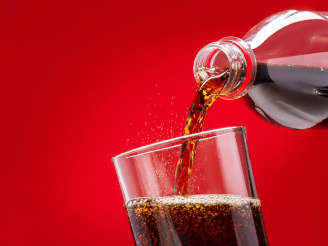 Éljen a környezettudatosság! A Coca-Cola Magyarország ismét 4 százalékkal csökkenti műanyag palackjai súlyát