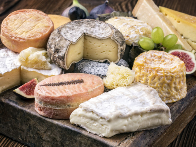 Sajtból van a Hold! Ha te is szereted az illatos-aromás sajtokat, ebből az 5 könnyen beszerezhető fajtából mindig tarts otthon