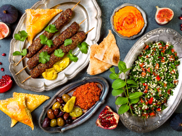 Mezze, kibbe, tiltólista – így étkeznek az arab világban