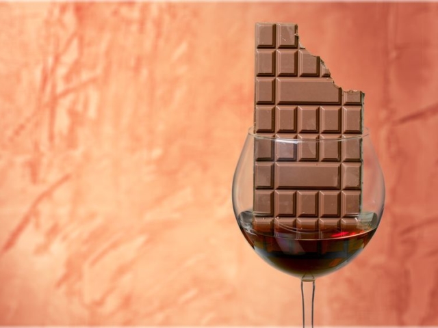 Sirtfood-diéta: fogyókúra csokoládéval és vörösborral