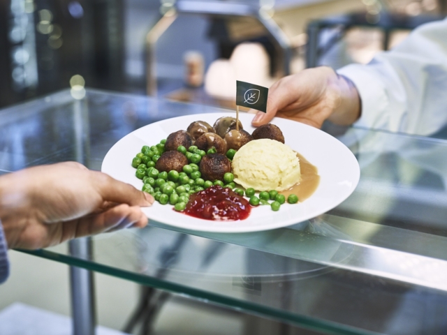 Húsmentes golyók húsimádóknak − az IKEA bemutatja az ikonikus húsgolyó fenntarthatóbb alternatíváját