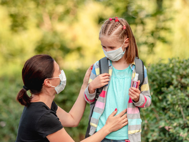 Nagy terhet jelentene az iskolabezárás a családok számára