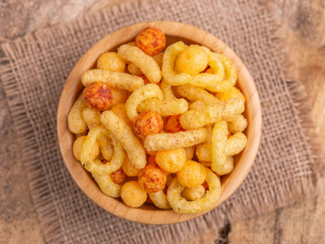 Durva! Flo Rida chipsszel eszi a tésztát!