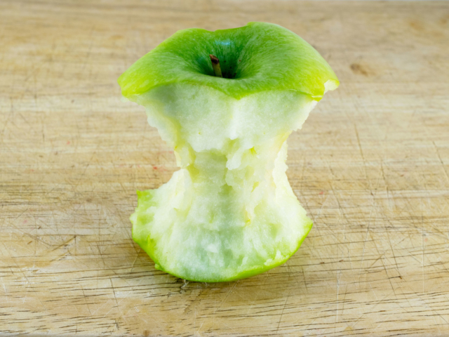 Elfogyott az alma, mi legyen az almacsutkával?