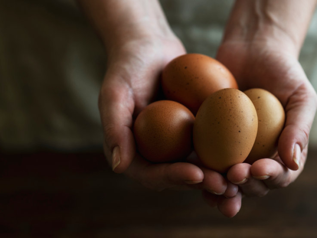Miért vannak pöttyök vagy púpok időnként a tojásokon?