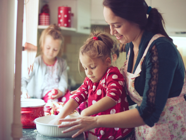 5 tuti tipp, hogy a gyerekek biztonságban legyenek a konyhában