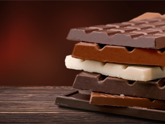 Fehértől a feketéig – Mi jellemzi az 5 ismert csokitípust?