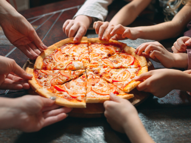 Szerinted mikor kezdtek el az emberek pizzát sütni?