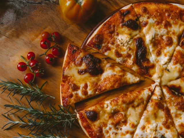 Egy kis bűnözés? 5 tipp, hogy kevesebb kalóriát vigyél be egy pizzával