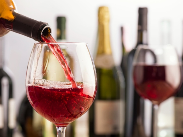 Ennyi ideig marad finom a megbontott üveg bor, és ez segít, hogy tovább bírja a hűtőben