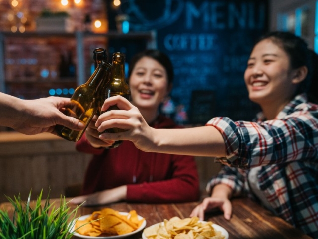 Japánban több alkohol fogyasztására biztatják a fiatalokat