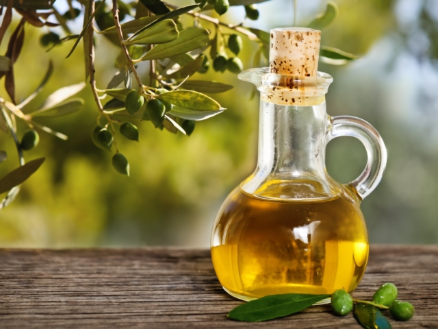 Bútorápolószer és hajbalzsam is lehet belőle – mi mindenre jó az olívaolaj?