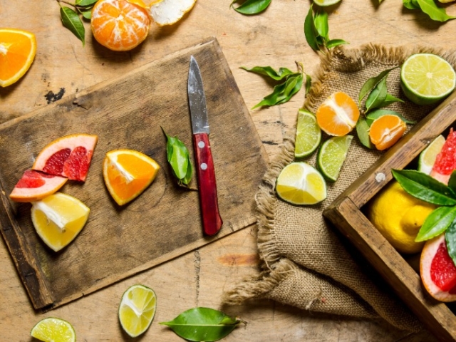 Így pucold és szeleteld szakszerűen a citrusféléket