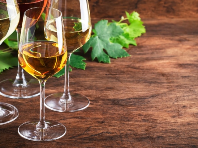 Mivel helyettesíthetjük a fehérbort a receptekben?
