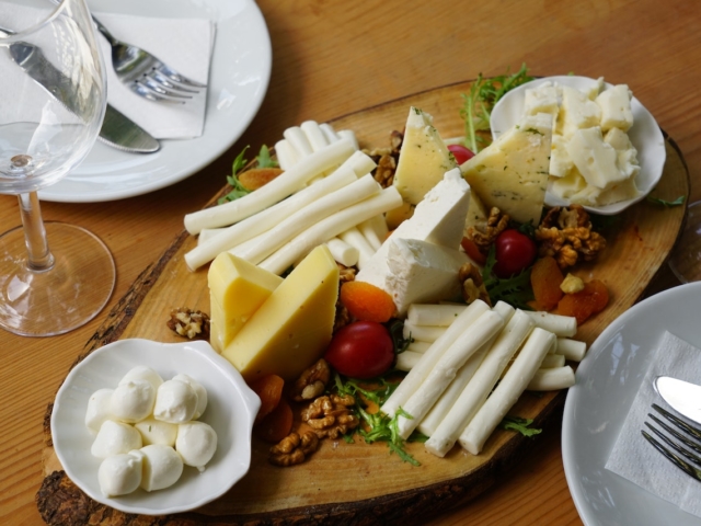 Most akkor a sajt egészséges vagy sem?